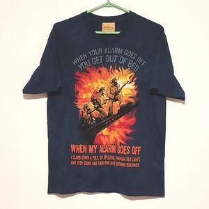 2006 The Mountain Men's Blue Firefighter Short Sleeved Graphic T-shirt EUC Sz M